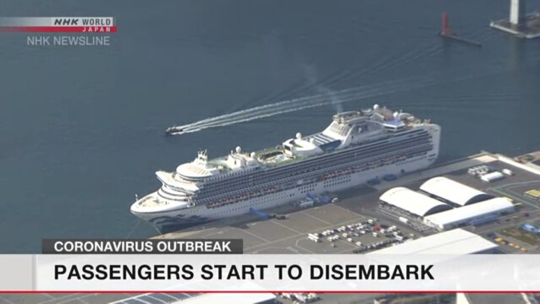 Passengers start to disembark Diamond Princess