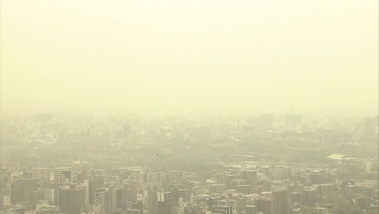 Yellow sand reaches western Japan