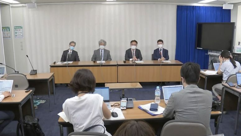 Experts urge those with mild COVID symptoms to refrain from visiting hospital