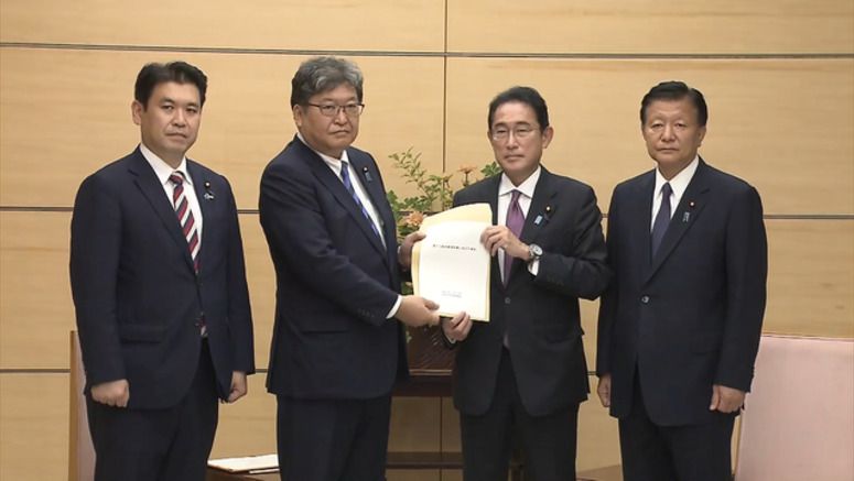 Japan's main ruling party calls for no-holds-barred economic package