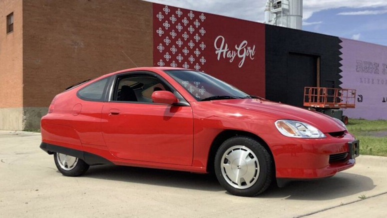 2000 Honda Insight with 5,400 miles on Bring a Trailer