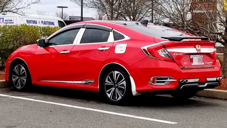 Honda Civic Driver Gets One Too Many Autozone And Pep Boy Gift Cards