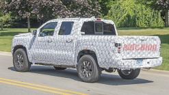 2021 Nissan Frontier captured in new spy photos