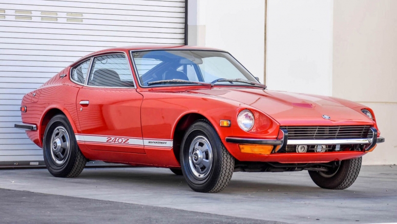 Low-Mileage, Fully Restored 1971 Datsun 240Z Goes For Six Figures