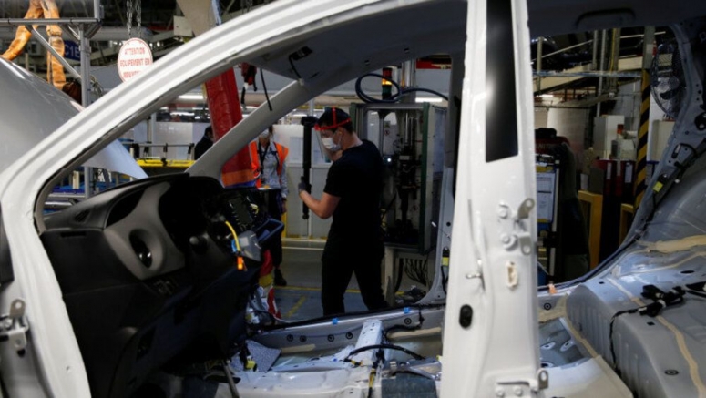 Toyota raises profit forecast thanks to strong silicon stockpile