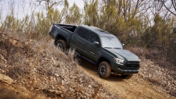 Toyota Tacoma gets factory TRD lift kit