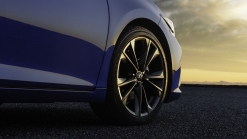 Lexus ES gets a tech-focused mid-cycle update for the 2022 model year