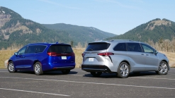 2021 Toyota Sienna vs 2021 Chrysler Pacifica Hybrid | Comparison test