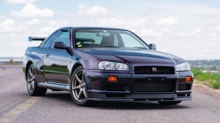 This Midnight Purple II 1999 Nissan Skyline GT-R Could Sell For $400k
