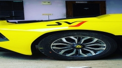 Honda Civic Tries Hard To Pass For A Lamborghini Aventador SVJ