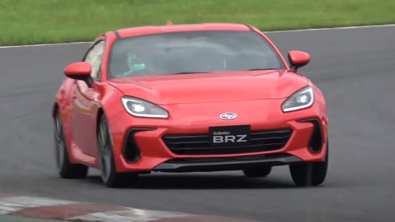 Japanese Drift Master Drives The Toyota GR 86 And Subaru BRZ On Track
