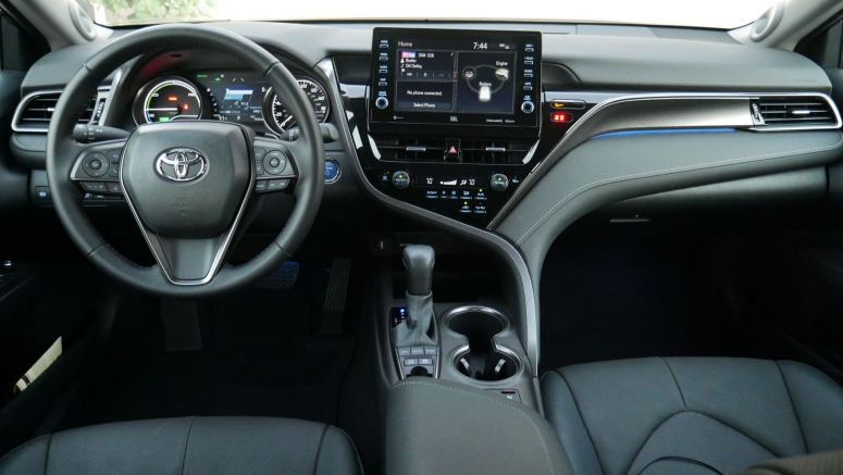 2021 Toyota Camry Review | What's new, pictures, hybrid and AWD fuel economy