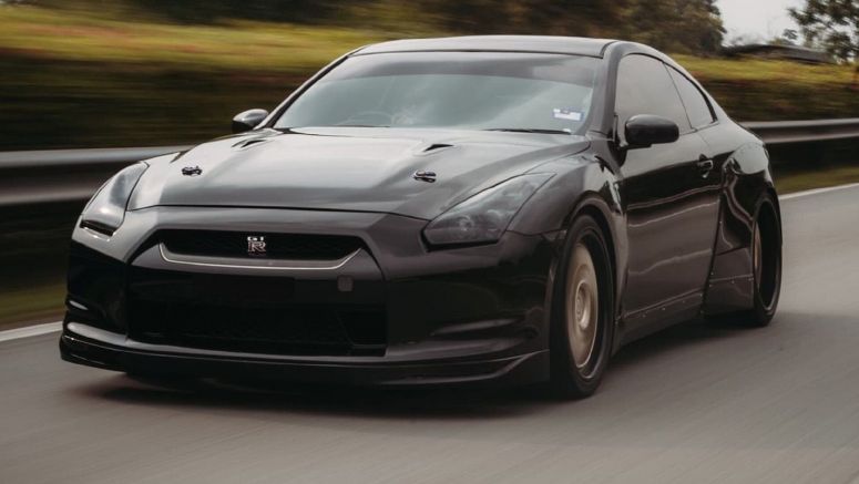 This Infiniti G35 Coupe Wears A Nissan GT-R Face Quite Nicely