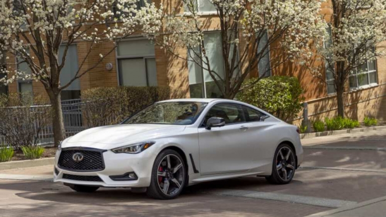 2022 Infiniti Q60 gets wireless Apple CarPlay. That's it.