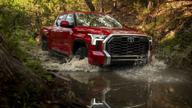 2022 Toyota Tundra First Drive Review | Big changes, same formula