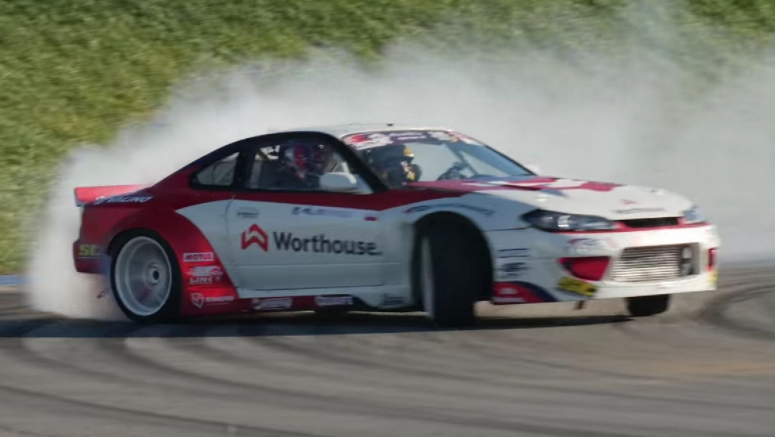 How Does A Sim Drifter Fare On A Real Circuit In A 900 HP Nissan Silvia S15?