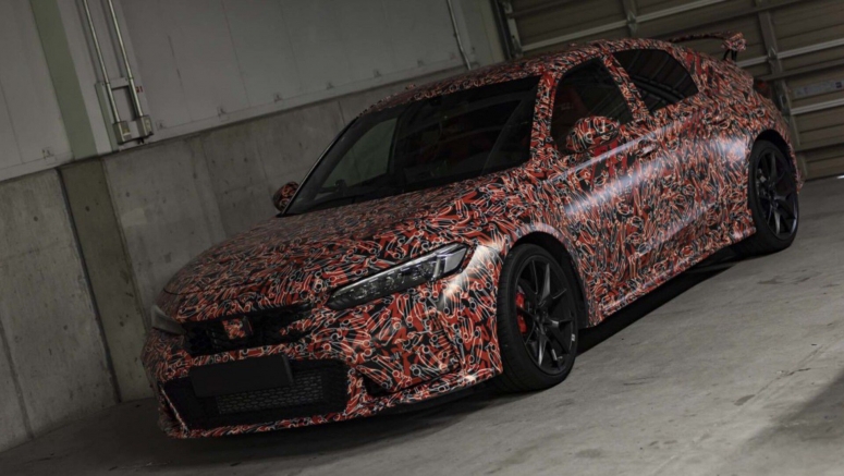 2023 Honda Civic Type R struts its stuff on the Suzuka track