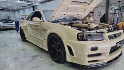 Tan-Colored Nissan Skyline R34 GT-R With 1,150 HP Would Look Right At Home In A Desert