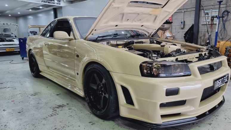 Tan-Colored Nissan Skyline R34 GT-R With 1,150 HP Would Look Right At Home In A Desert