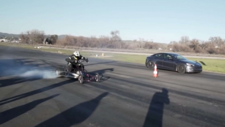 Tesla Model S Plaid races modified Yamaha Banshee with unpredictable result