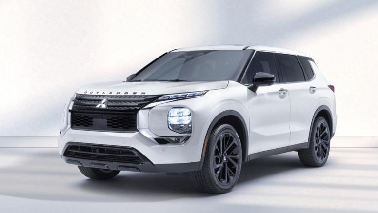 2022 Mitsubishi Outlander Black Edition adds a bit of menace 2022 Mitsubishi Outlander Black Edition adds a bit of menace