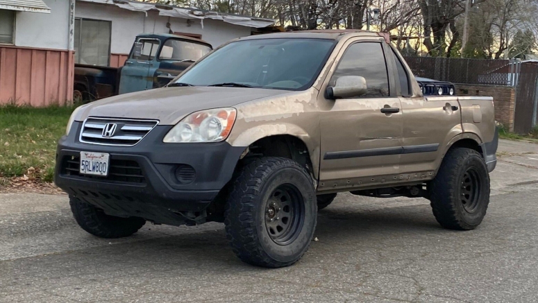 This Honda CR-V Convertion To A Rugged Pickup Doesn't Look That Bad