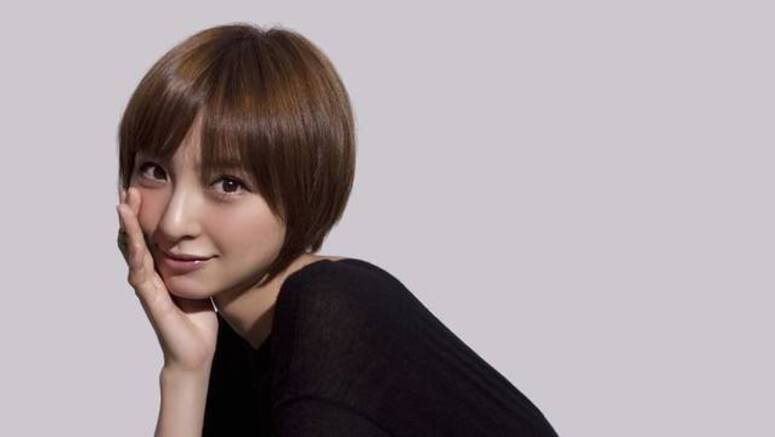 Shinoda Mariko gives birth to first child