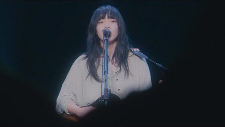 Aimyon reveals live footage for 'Harunohi'