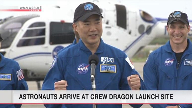 Astronauts arrive at Crew Dragon launch site