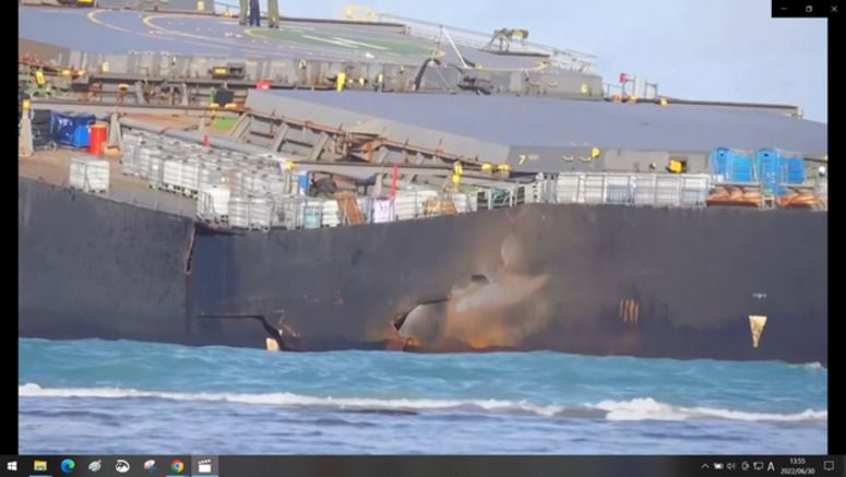Report: Wrecked Japan - chartered ship approached Mauritius without sea chart Report: Wrecked Japan-chartered ship approached Mauritius without sea chart