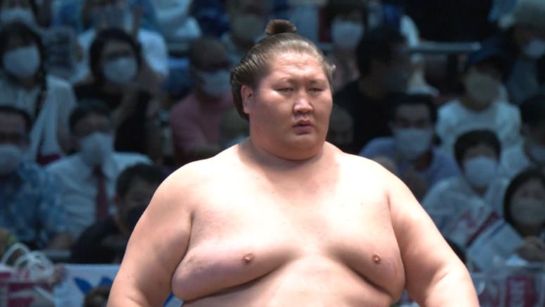 Ichinojo wins first sumo title