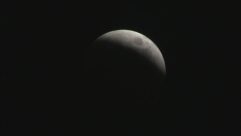 Sky watchers in Japan see Uranus hidden by totally eclipsed moon