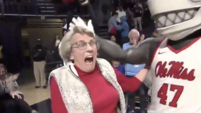 86-year-old Ole Miss fan sinks 94-foot putt to win brand-new Nissan Altima