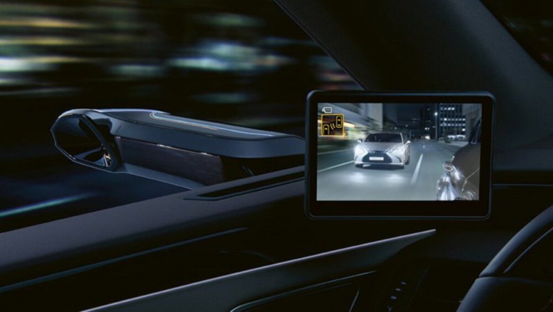 Lexus debuts side-view cameras on European ES 300h