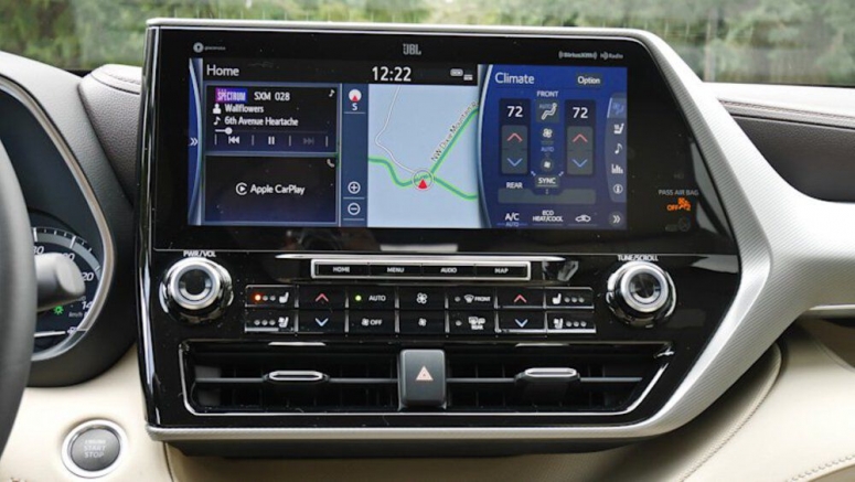 2020 Toyota Highlander 12.3-inch Touchscreen Driveway Test | Infotainment, features, video