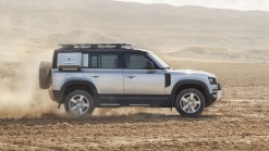 Land Rover Defender reportedly will spawn smaller, bigger models