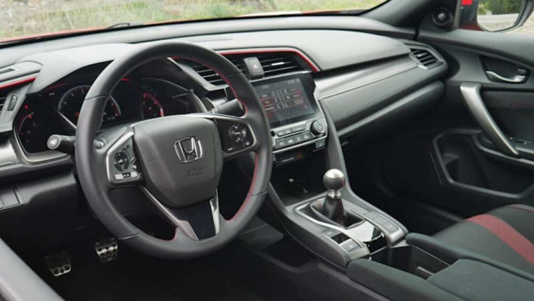 2020 Honda Civic Coupe Interior Driveway Test | Space, features, infotainment, storage