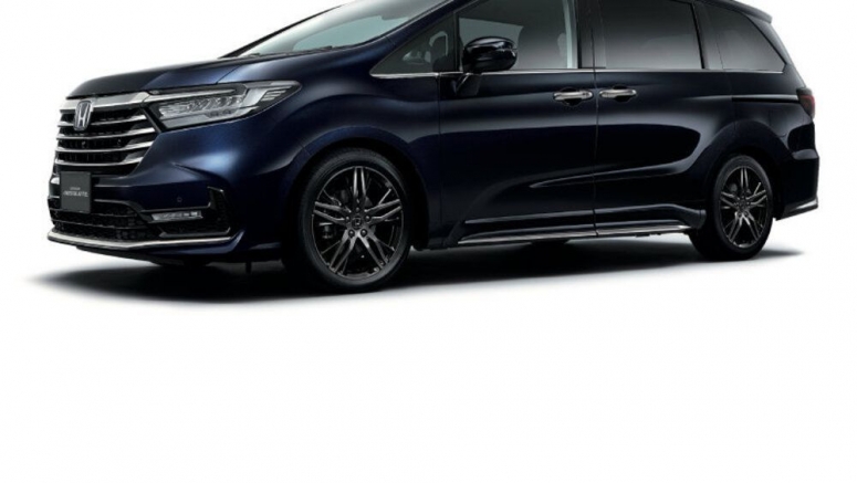 Japanese Honda Odyssey has gesture control doors and reservation locks