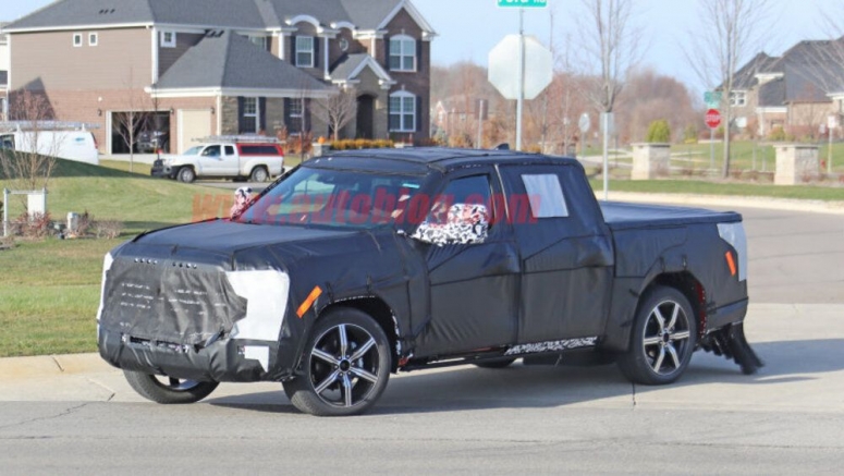 2022 Toyota Tundra spied with design changes aplenty
