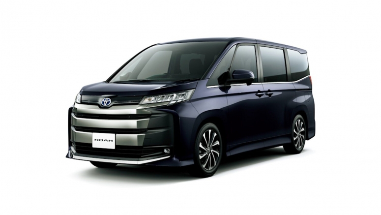 Toyota debuts grille-tastic Noah and Voxy minivans